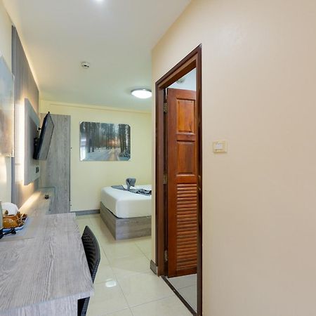 Square One Hotel Patong Exterior photo