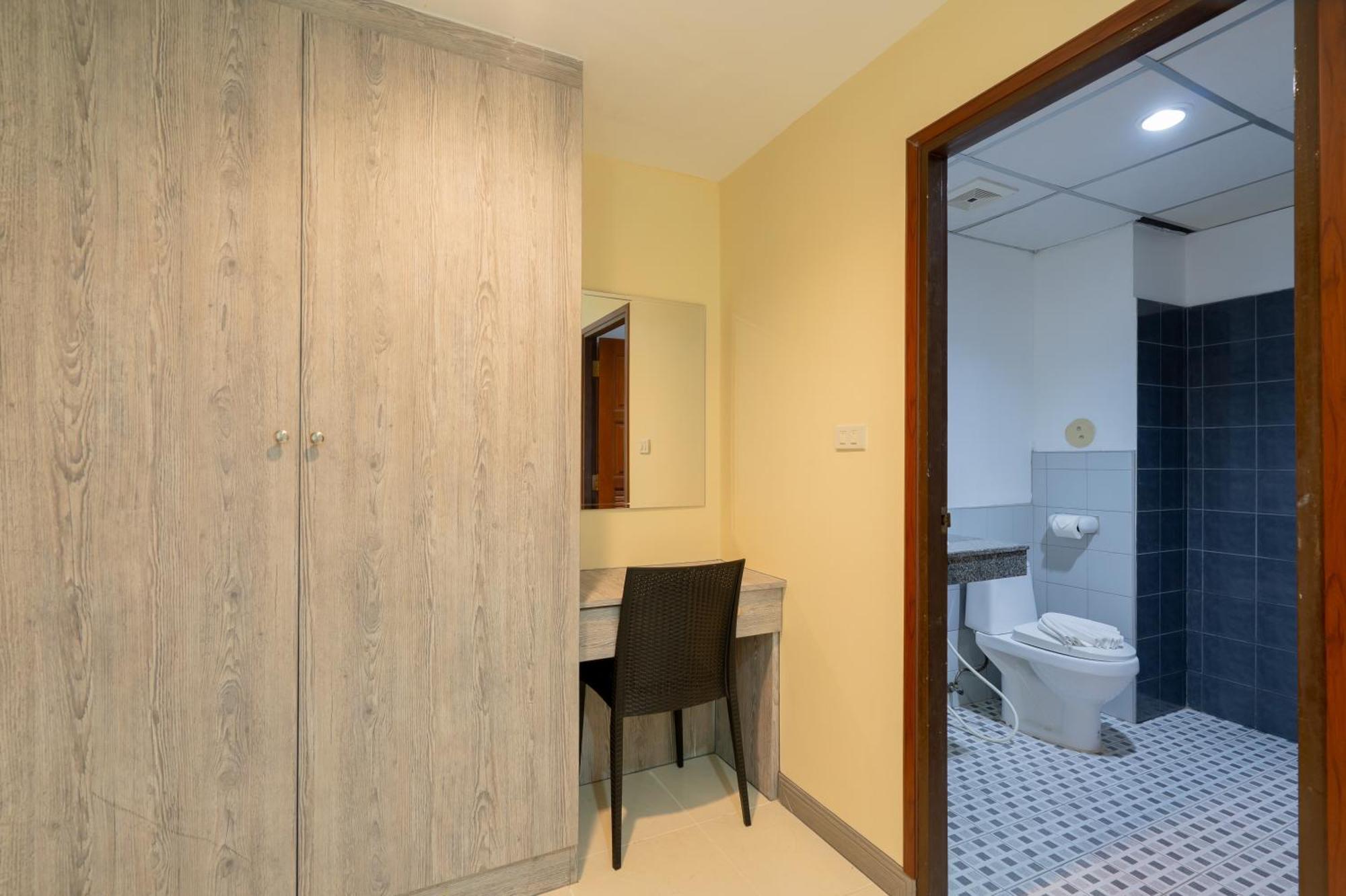 Square One Hotel Patong Exterior photo