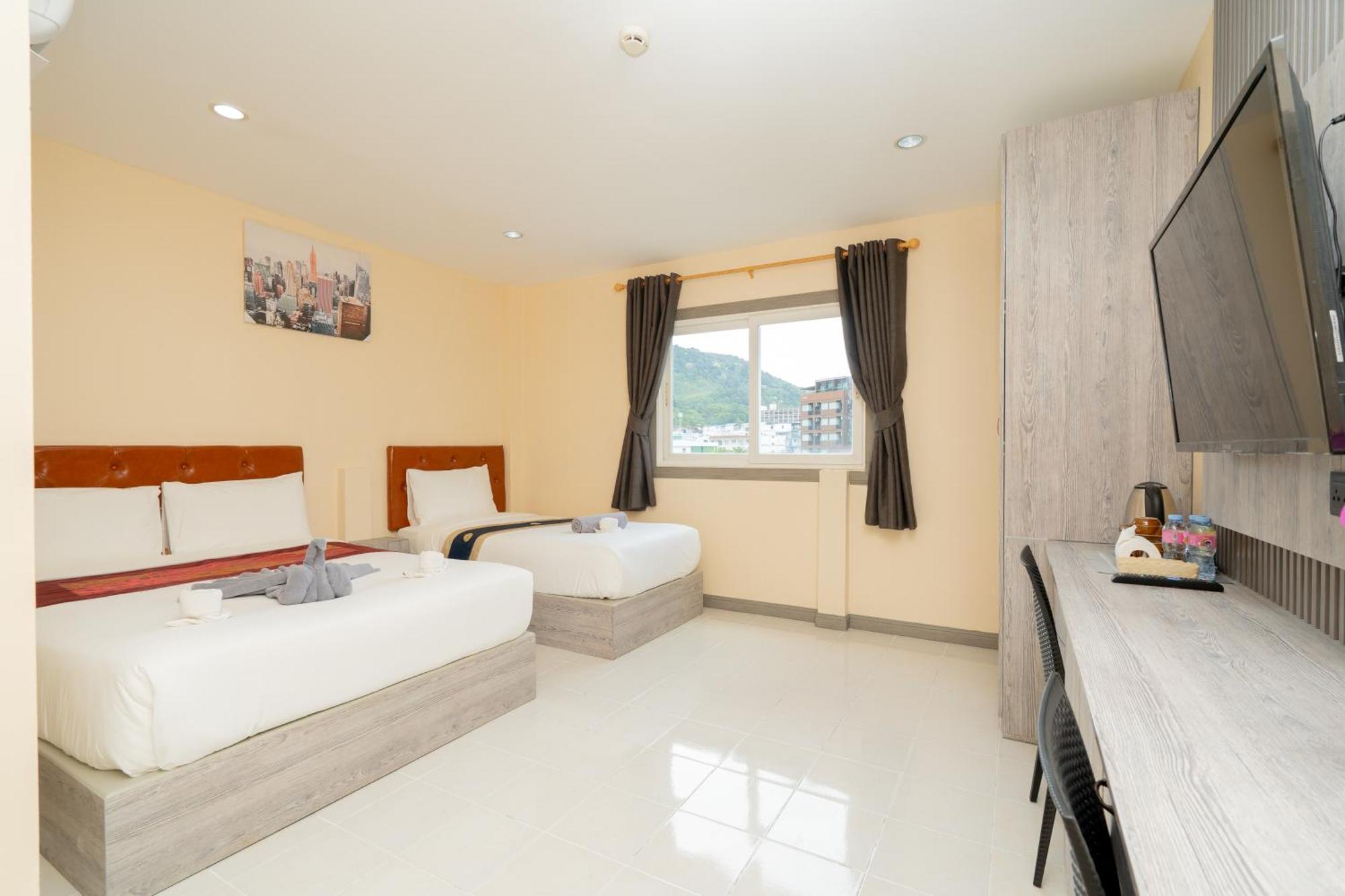 Square One Hotel Patong Exterior photo