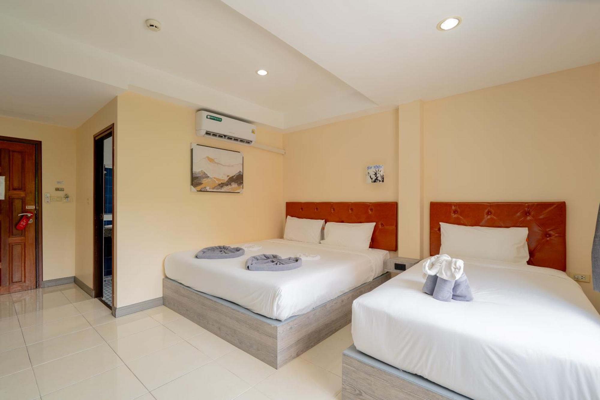 Square One Hotel Patong Exterior photo