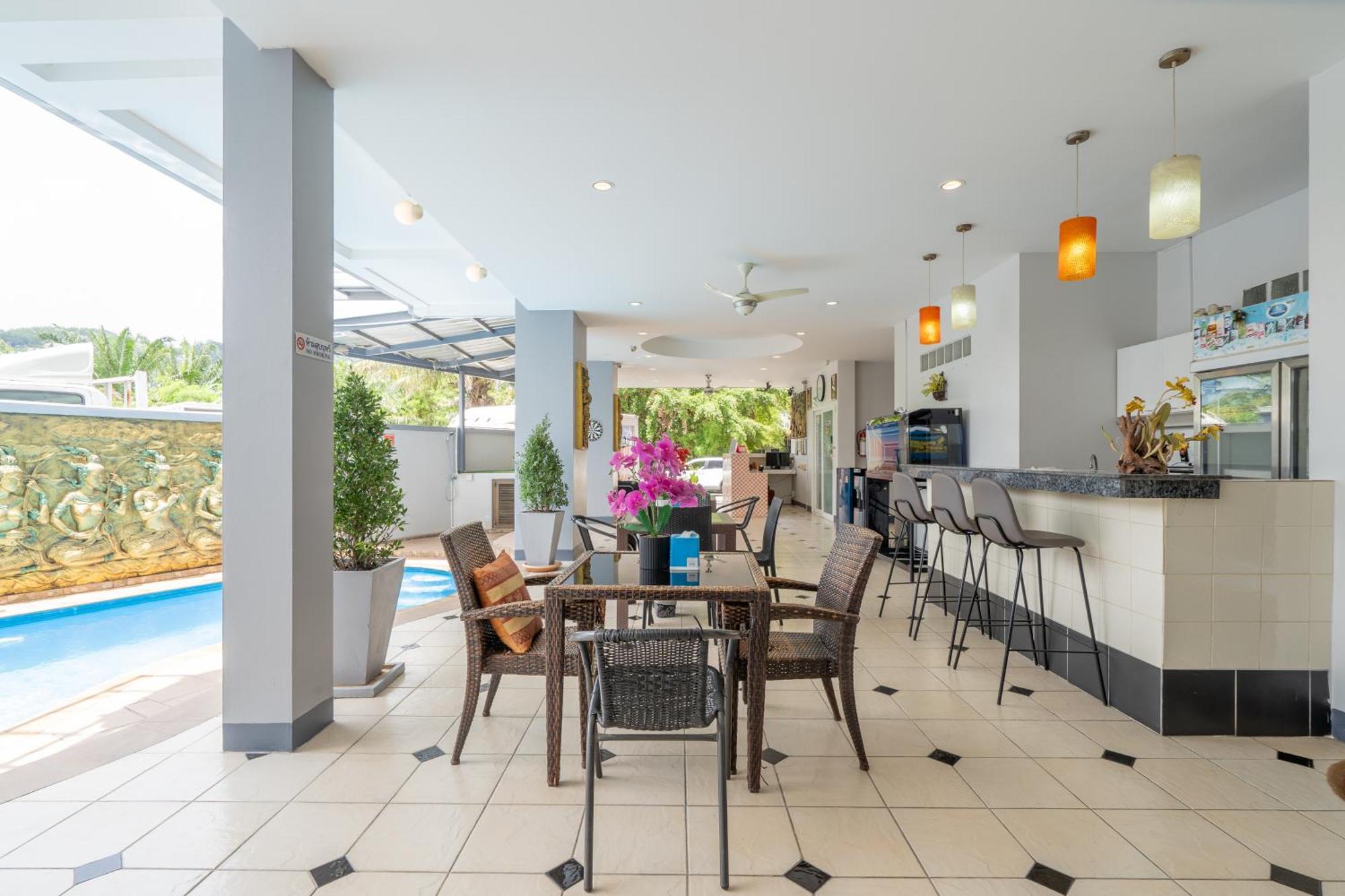 Square One Hotel Patong Exterior photo