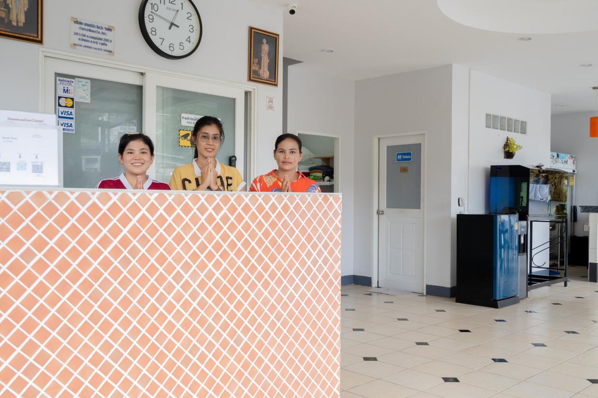 Square One Hotel Patong Exterior photo