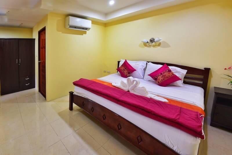 Square One Hotel Patong Exterior photo