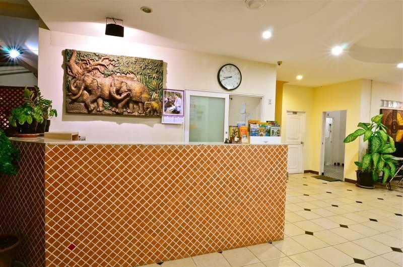 Square One Hotel Patong Exterior photo
