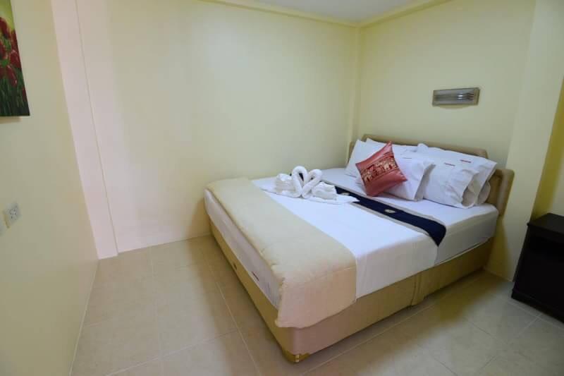 Square One Hotel Patong Exterior photo