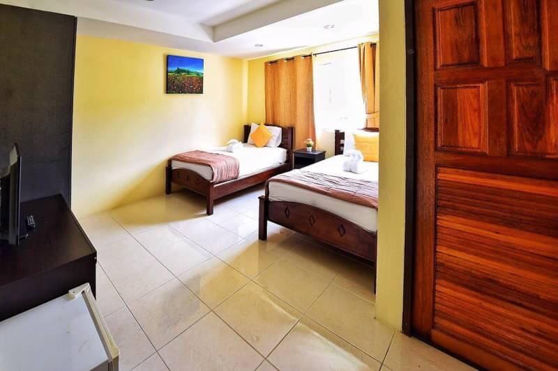 Square One Hotel Patong Exterior photo